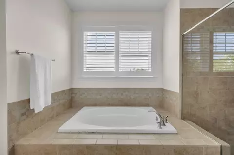 Bath - 180 Halsted Dr #180, Hingham, MA 02043 photo 4 of 5