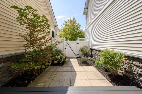 Exterior - 180 Halsted Dr #180, Hingham, MA 02043 photo 2 of 5