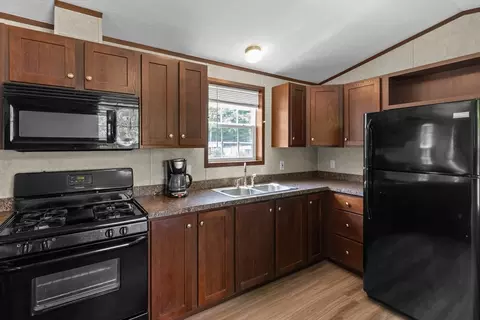 Kitchen - 11 Humes, Webster, MA 01570 photo 3 of 4