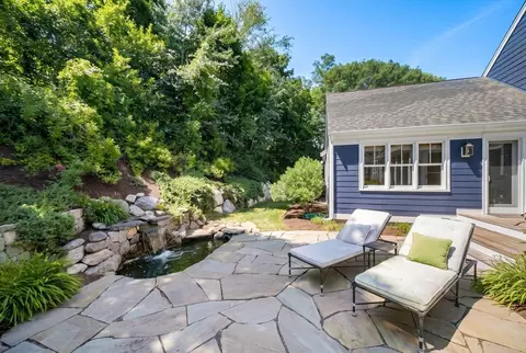 Exterior - 160 Main St, Wellfleet, MA 02667 photo 10 of 11