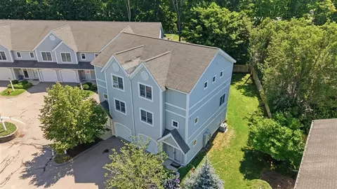 140 Commonwealth Ave #7, North Attleboro, MA 02760