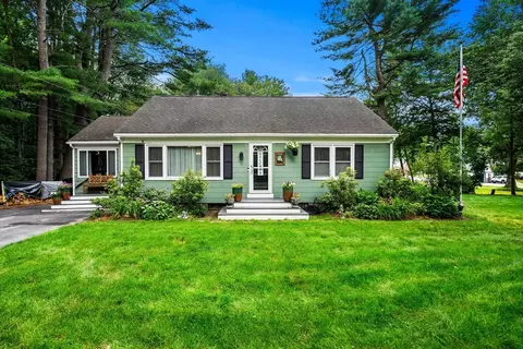 38 Ledge Rd, Chelmsford, MA 01863