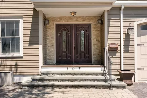 107 Rowe St #107, Newton, MA 02465