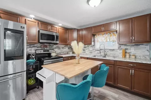 Kitchen - 72 Switzer St, Springfield, MA 01109 photo 5 of 8