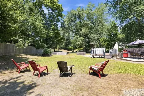 Exterior - 72 Switzer St, Springfield, MA 01109 photo 4 of 5