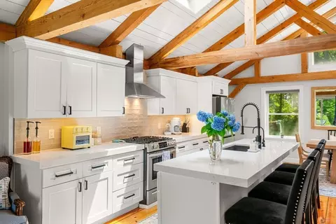 10 Old Rowley Rd, Newbury, MA 01951
