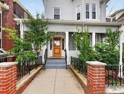 9 Dartmouth St, Somerville, MA 02145