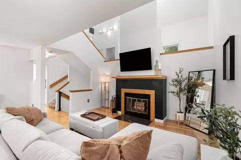 406 Pine Brook Dr #406, Peabody, MA 01960