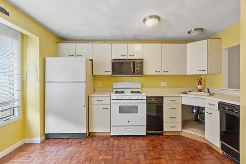 Kitchen - 5 Deer Path #2, Maynard, MA 01754 photo 1 of 2