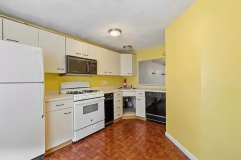 Kitchen - 5 Deer Path #2, Maynard, MA 01754 photo 2 of 2
