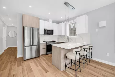 181 Maverick St #1, Boston, MA 02128