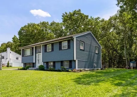 43 Newport Dr, Westford, MA 01886