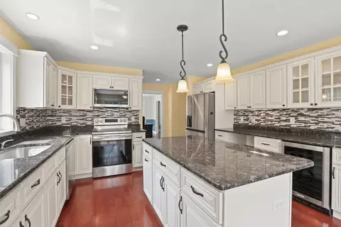Kitchen - 10 Pond Edge Trl, Wareham, MA 02571 photo 1 of 4