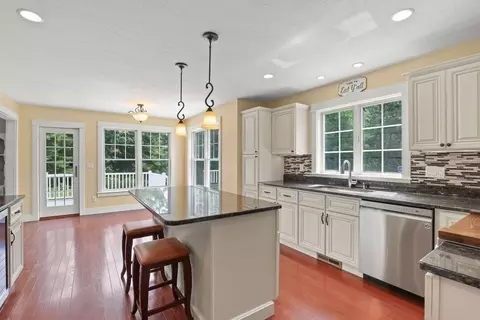 Kitchen - 10 Pond Edge Trl, Wareham, MA 02571 photo 4 of 4