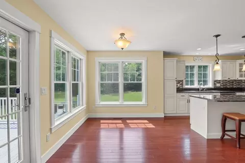 Living - 10 Pond Edge Trl, Wareham, MA 02571 photo 1 of 5