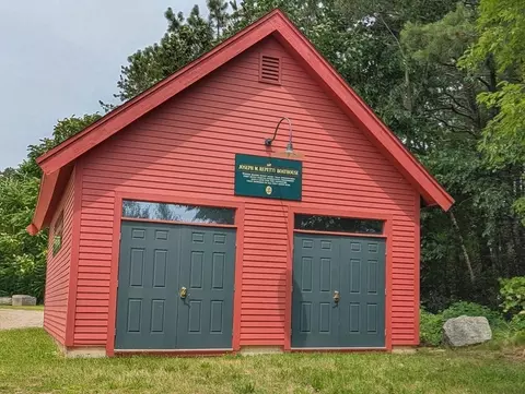 Exterior - 10 Pond Edge Trl, Wareham, MA 02571 photo 7 of 8