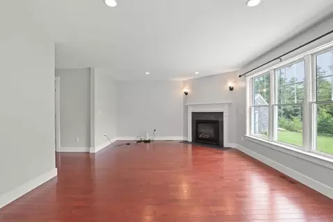 Living - 10 Pond Edge Trl, Wareham, MA 02571 photo 5 of 5