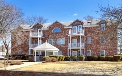 19 Paris St #203, Medford, MA 02155