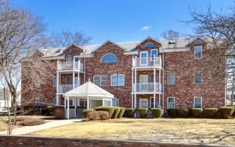 19 Paris St #203, Medford, MA 02155