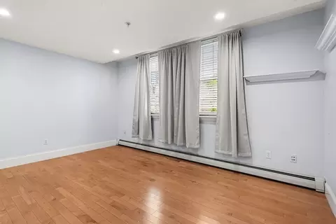 Living - 80 Prospect St #7, Gloucester, MA 01930 photo 1 of 7