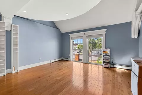 Living - 80 Prospect St #7, Gloucester, MA 01930 photo 5 of 7