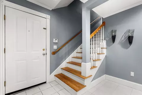 Entry Way - 80 Prospect St #7, Gloucester, MA 01930 photo 2 of 5