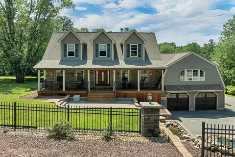 98 Robinson Rd, Hudson, NH 03051