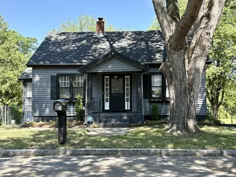Exterior - 110 Darling St, Springfield, MA 01151 photo 2 of 8