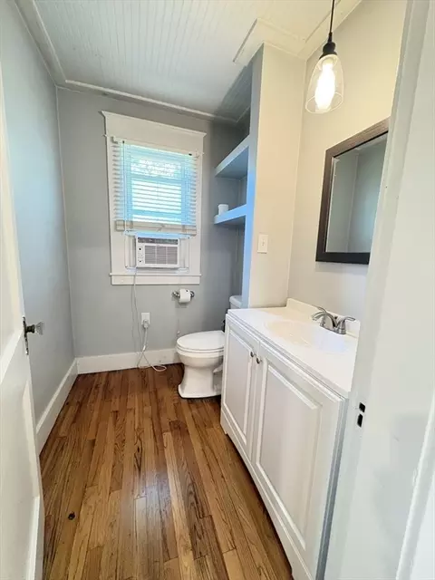 Bath - 110 Darling St, Springfield, MA 01151 photo 1 of 4