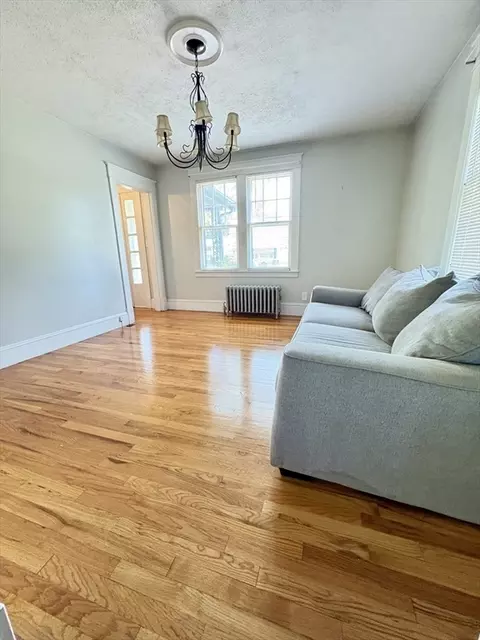 Living - 110 Darling St, Springfield, MA 01151 photo 4 of 4