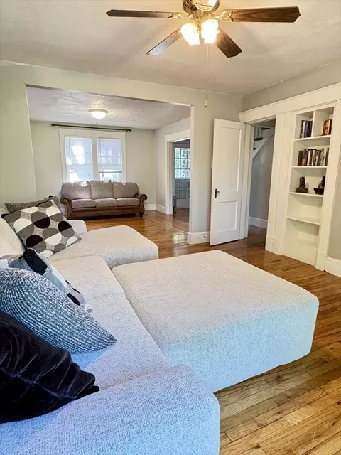 Living - 110 Darling St, Springfield, MA 01151 photo 1 of 4