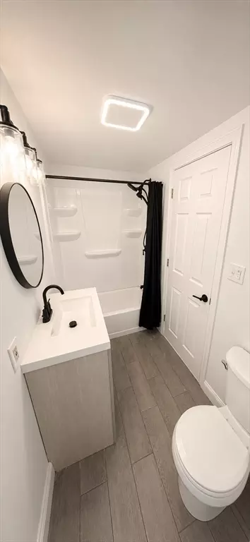 Bath - 198 Uxbridge Rd, Sutton, MA 01590 photo 1 of 2