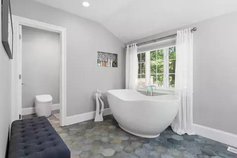 Bath - 11 Fellowship Cir, Wareham, MA 02576 photo 1 of 8