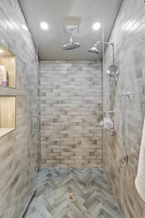 Bath - 11 Fellowship Cir, Wareham, MA 02576 photo 3 of 8