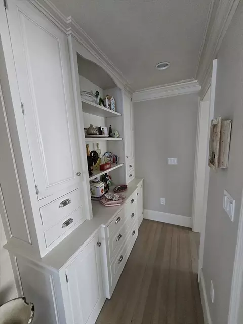 Entry Way - 4 Hammond St, Buzzards Bay, MA 02532 photo 2 of 4