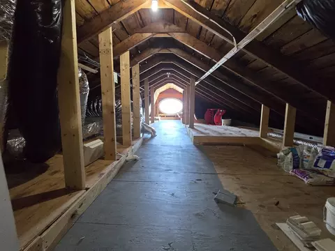 Entry Way - 4 Hammond St, Buzzards Bay, MA 02532 photo 4 of 4