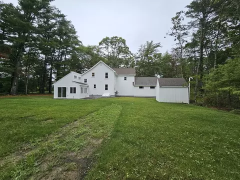 3 Viber Ln #1, Falmouth, MA 02536