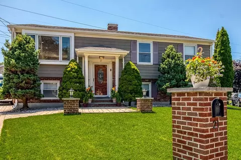 21 Cardosi Ct, Pawtucket, RI 02861