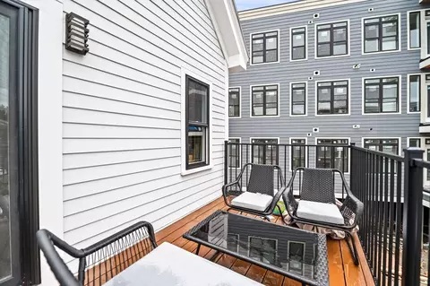 6 Weld Hl, Jamaica Plain, MA 02130
