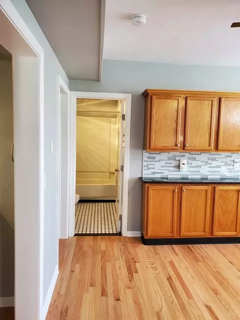 Entry Way - 31 Esther St, Worcester, MA 01604 photo 1 of 4