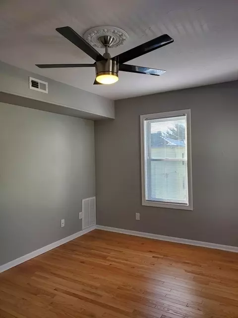 Bedroom - 31 Esther St, Worcester, MA 01604 photo 4 of 5