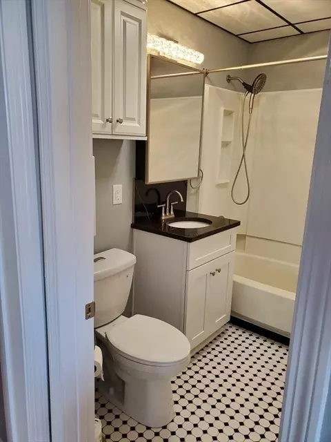 Bath - 31 Esther St, Worcester, MA 01604 photo 2 of 2