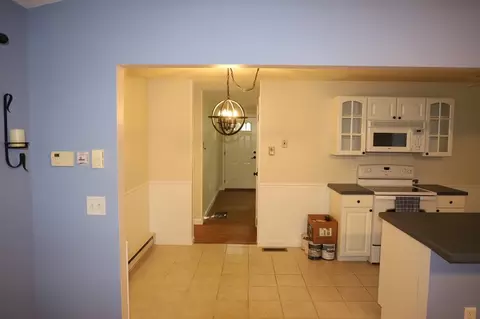 Entry Way - 134 Peekskill Ave, Springfield, MA 01129 photo 1 of 2