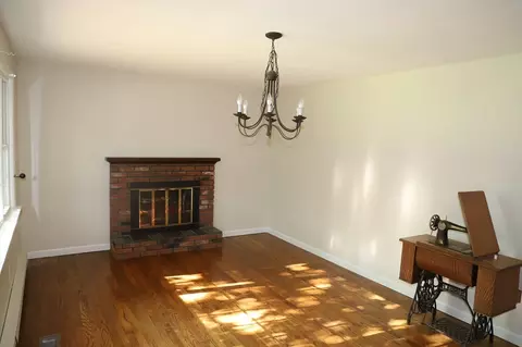Living - 134 Peekskill Ave, Springfield, MA 01129 photo 5 of 6