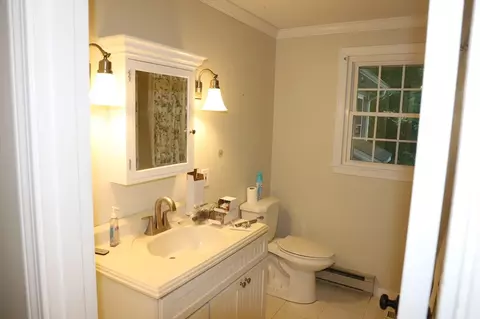 Bath - 134 Peekskill Ave, Springfield, MA 01129 photo 2 of 2