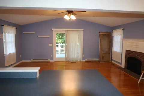 Living - 134 Peekskill Ave, Springfield, MA 01129 photo 4 of 6