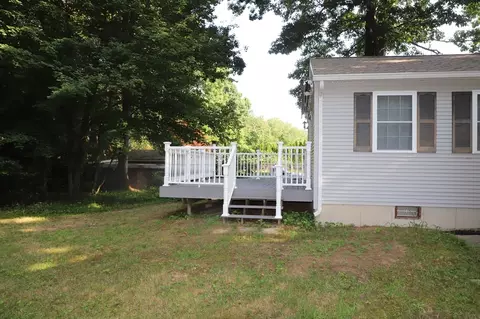 Exterior - 134 Peekskill Ave, Springfield, MA 01129 photo 4 of 7