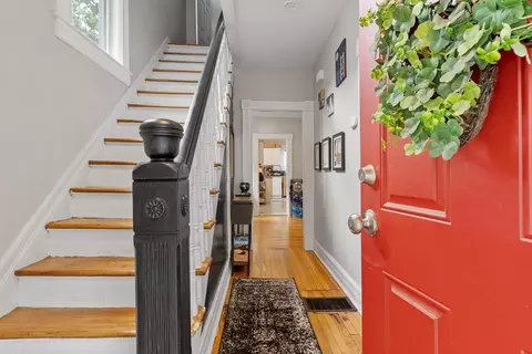Entry Way - 85 Montrose St, Springfield, MA 01109 photo 1 of 7