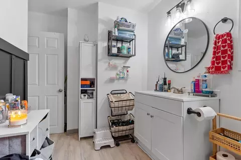 Bath - 85 Montrose St, Springfield, MA 01109 photo 2 of 2