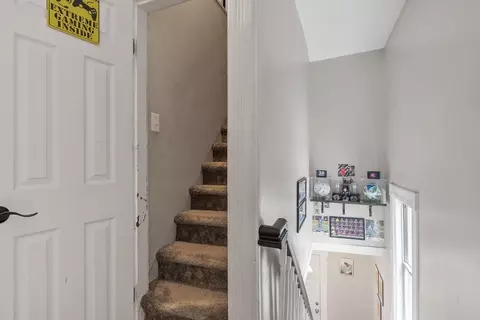 Entry Way - 85 Montrose St, Springfield, MA 01109 photo 6 of 7